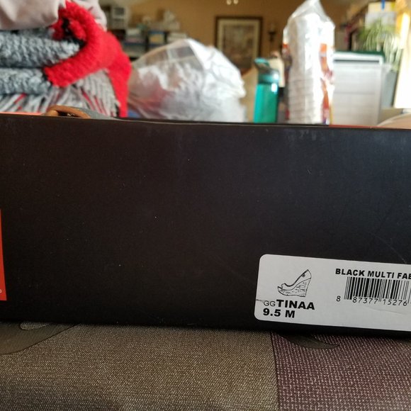 Guess Wedge Platform Heals in Size 9 1/2 M - Picture 2 of 13